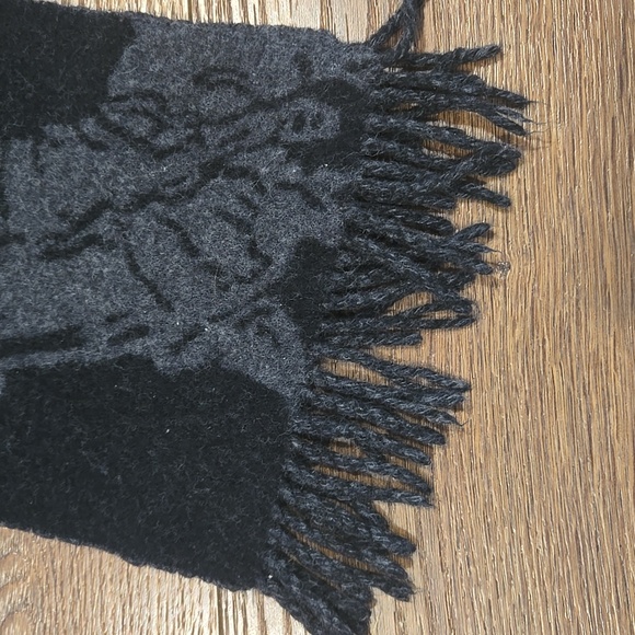 POLO RALPH LAUREN REVERSABLE GRAY AND BLACK SCARF.... #7855 - Picture 4 of 6